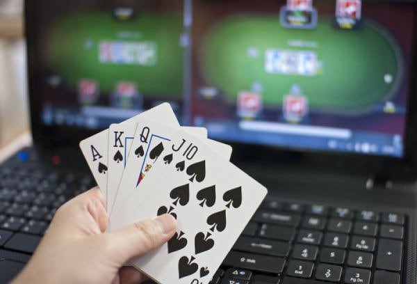 Người dùng Việt Nam chơi slot online vz88 trên điện thoại với giao diện tiếng Việt